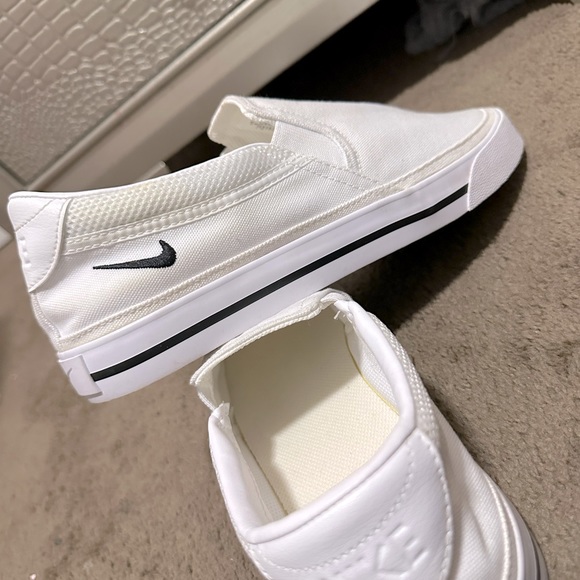 Nike - Picture 4 of 4